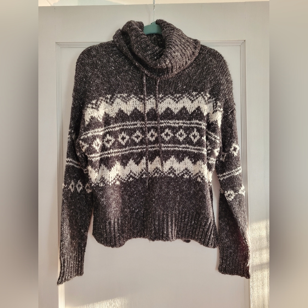 Forever 21 Cropped Grey and White Cowl Neck Sweater